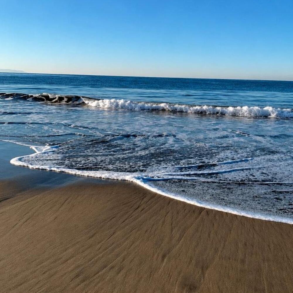 Ocean Waves Lanscape Photo Taken On Iphone XR